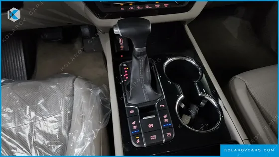 KIA CARNIVAL GASOLINE 7-SEATER LIMOUSINE