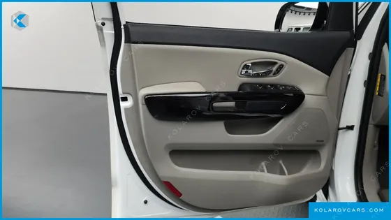 KIA CARNIVAL GASOLINE 7-SEATER LIMOUSINE