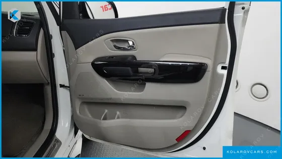 KIA CARNIVAL GASOLINE 7-SEATER LIMOUSINE