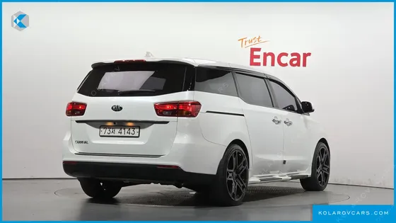 KIA CARNIVAL 11-SEATER DELUXE