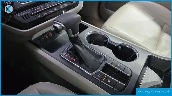KIA CARNIVAL 11-SEATER DELUXE