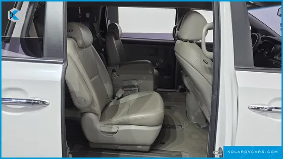 KIA CARNIVAL 11-SEATER DELUXE