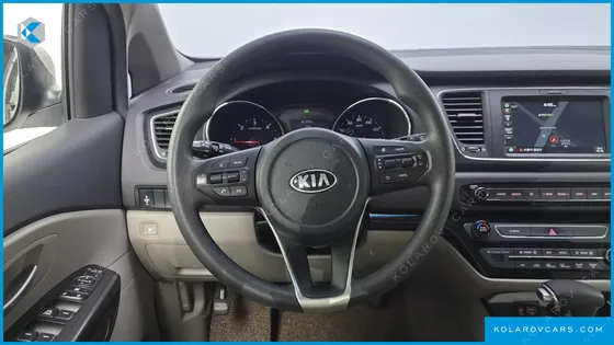 KIA CARNIVAL 11-SEATER DELUXE