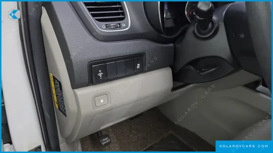 KIA CARNIVAL 11-SEATER DELUXE