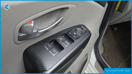 KIA CARNIVAL 11-SEATER DELUXE