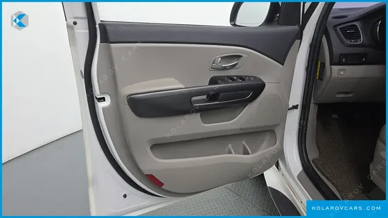 KIA CARNIVAL 11-SEATER DELUXE