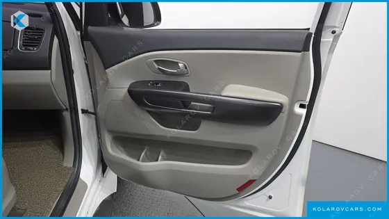 KIA CARNIVAL 11-SEATER DELUXE