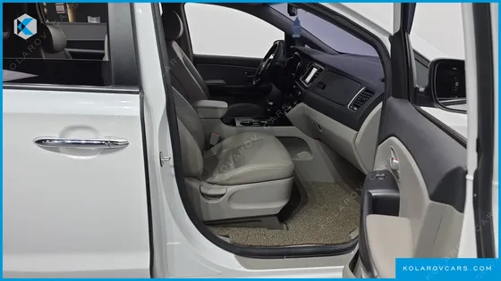 KIA CARNIVAL 11-SEATER DELUXE