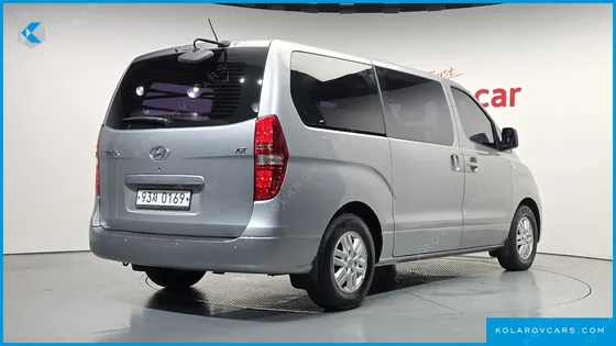 HYUNDAI STAREX 5-SEATER VAN