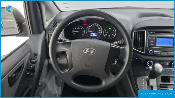 HYUNDAI STAREX 5-SEATER VAN
