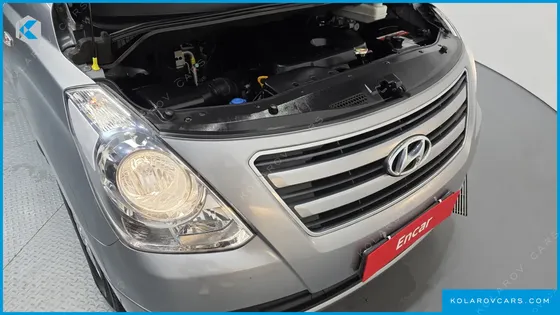 HYUNDAI STAREX 5-SEATER VAN