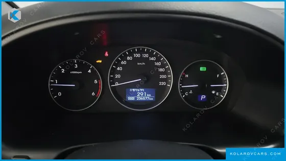 HYUNDAI STAREX 5-SEATER VAN