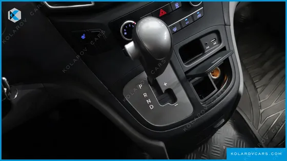 HYUNDAI STAREX 5-SEATER VAN