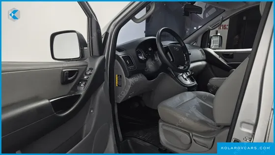 HYUNDAI STAREX 5-SEATER VAN