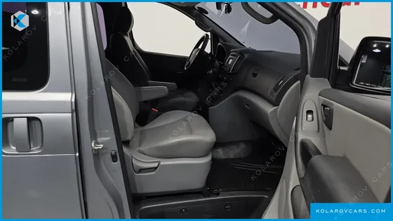 HYUNDAI STAREX 5-SEATER VAN