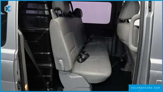 HYUNDAI STAREX 5-SEATER VAN