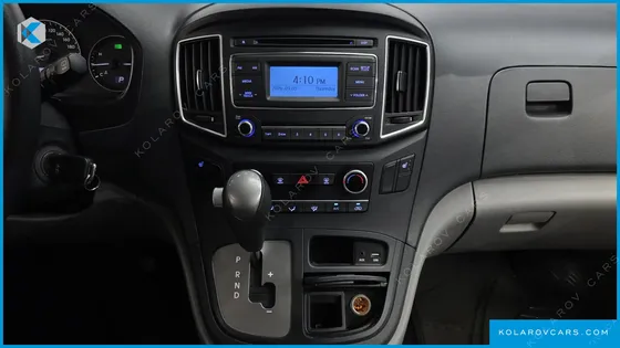 HYUNDAI STAREX 5-SEATER VAN