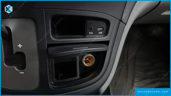 HYUNDAI STAREX 5-SEATER VAN