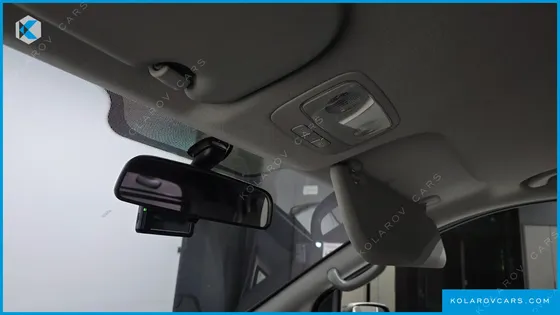 HYUNDAI STAREX 5-SEATER VAN