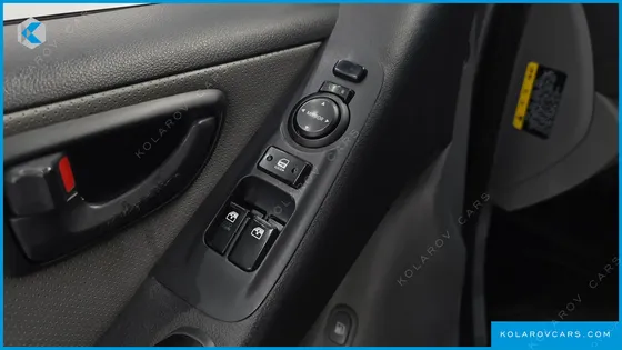 HYUNDAI STAREX 5-SEATER VAN