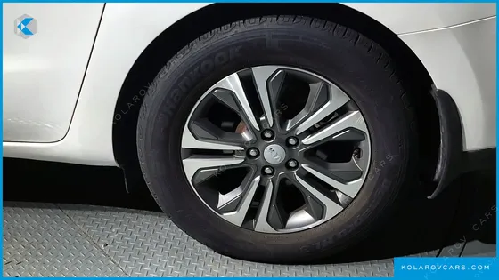 KIA CARNIVAL 11-SEATER PRESTIGE