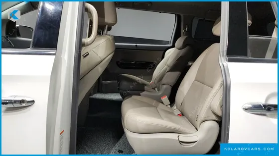 KIA CARNIVAL 11-SEATER PRESTIGE