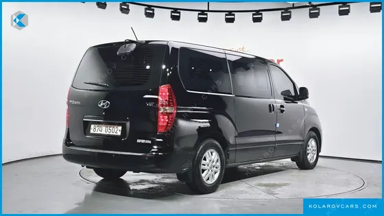 HYUNDAI STAREX 5-SEATER VAN
