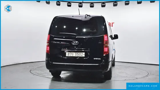 HYUNDAI STAREX 5-SEATER VAN