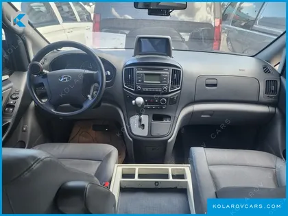 HYUNDAI STAREX 5-SEATER VAN