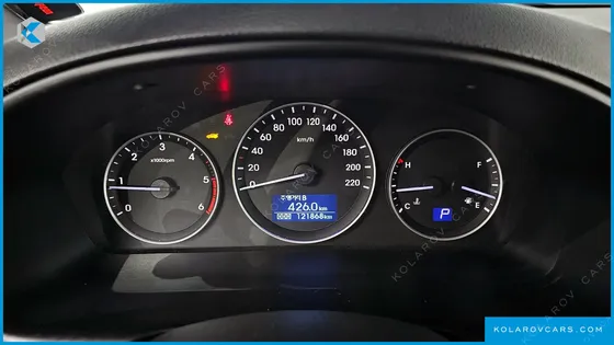 HYUNDAI STAREX 5-SEATER VAN