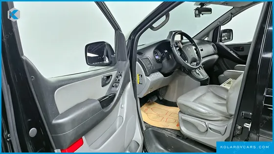 HYUNDAI STAREX 5-SEATER VAN