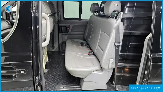 HYUNDAI STAREX 5-SEATER VAN