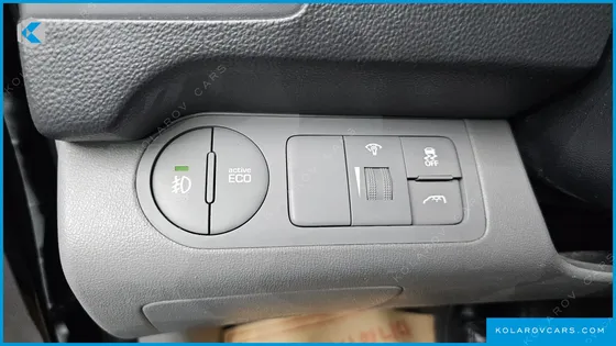 HYUNDAI STAREX 5-SEATER VAN