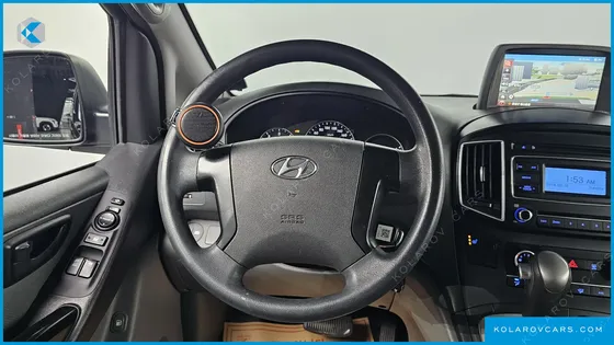 HYUNDAI STAREX 5-SEATER VAN