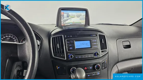 HYUNDAI STAREX 5-SEATER VAN