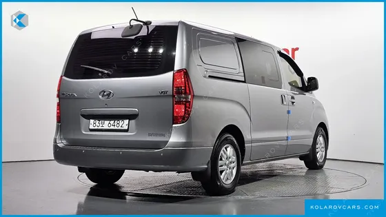 HYUNDAI STAREX 5-SEATER VAN