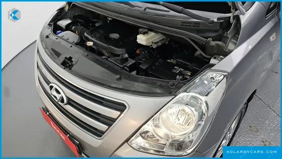HYUNDAI STAREX 5-SEATER VAN