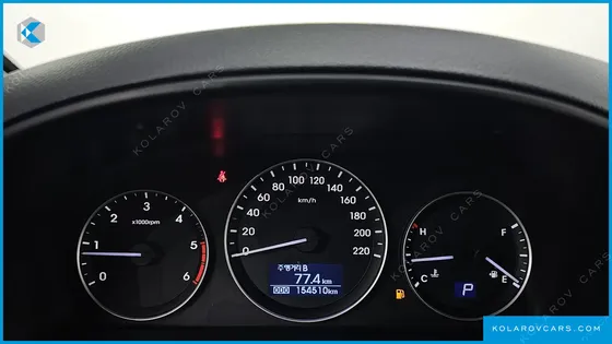 HYUNDAI STAREX 5-SEATER VAN