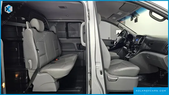 HYUNDAI STAREX 5-SEATER VAN