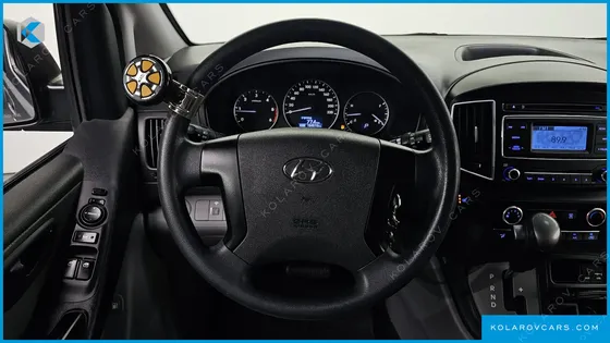 HYUNDAI STAREX 5-SEATER VAN