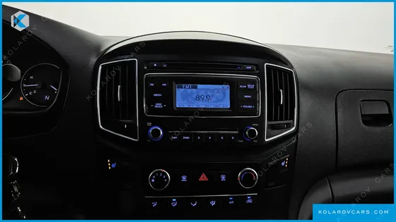 HYUNDAI STAREX 5-SEATER VAN