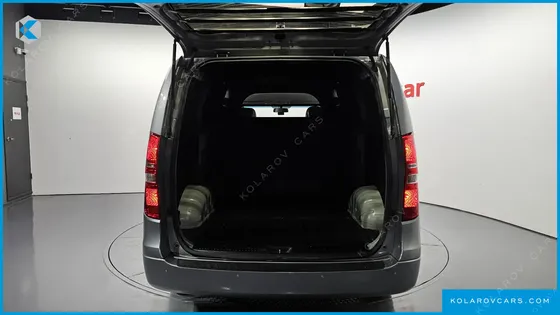 HYUNDAI STAREX 5-SEATER VAN