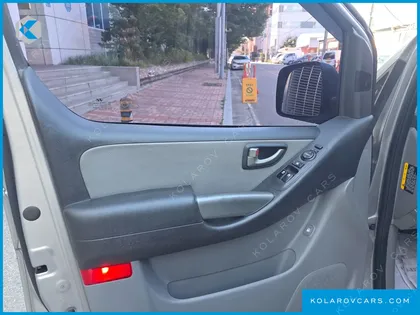HYUNDAI STAREX 3-SEATER VAN