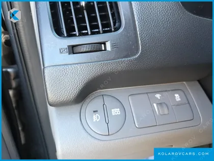 HYUNDAI STAREX 3-SEATER VAN