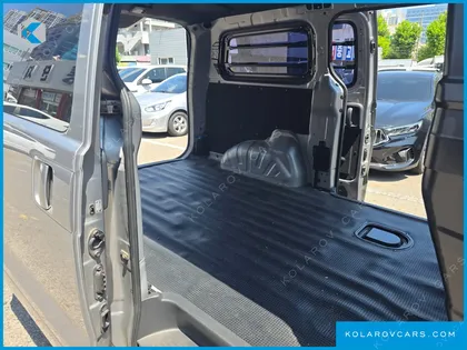 HYUNDAI STAREX 3-SEATER VAN