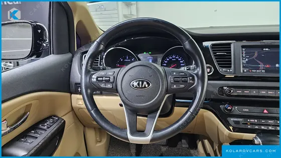KIA CARNIVAL 9-SEATER HI-LIMOUSINE