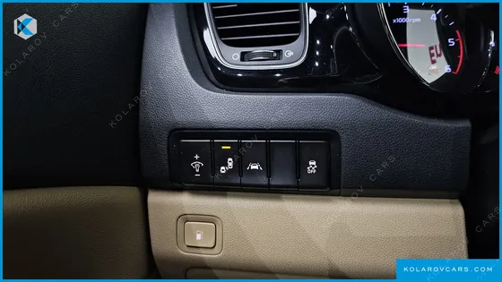 KIA CARNIVAL 9-SEATER HI-LIMOUSINE