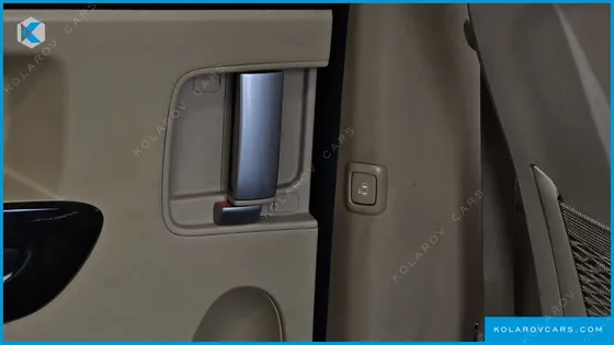 KIA CARNIVAL 9-SEATER HI-LIMOUSINE