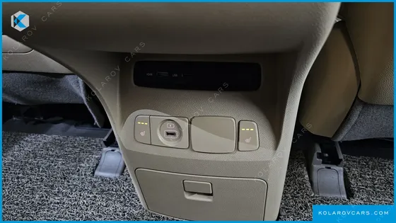 KIA CARNIVAL 9-SEATER HI-LIMOUSINE