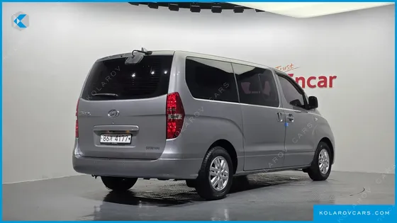 HYUNDAI STAREX 5-SEATER VAN